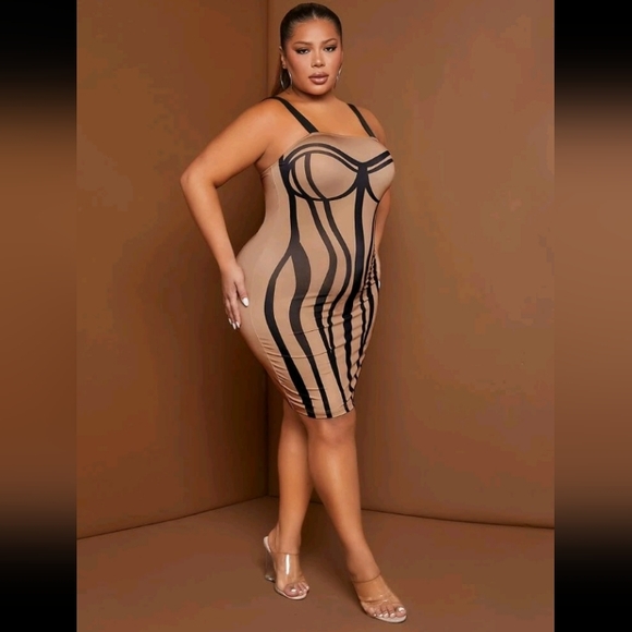 Silhouette defining bodycon dress - Picture 4 of 5